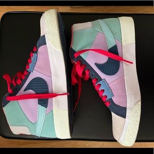 Nike Zoom Air Mid-top sneaker authenticated by Flight Club. Mens 5.5/Womens 6.5.